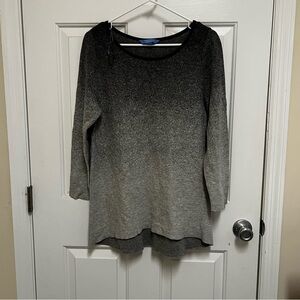 5/$20 Simply Vera Vera Wang Black and Gray Crew Neck Sweater